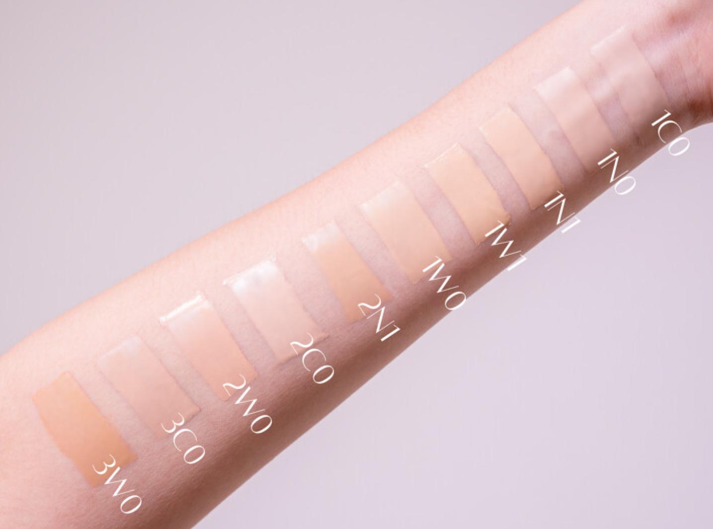 ファンデーション Futurist Aqua Brilliance 1C0 Estee Lauder Futurist Aqua Brilliance Makeup SPF20/PA+++